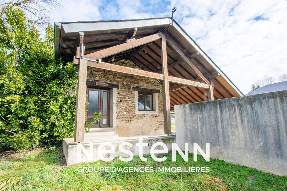 Ensemble immobilier de 8 bâtiments dont 2 maisons, 2300 m2 de surface utile sur 3 hectatres - photo 10