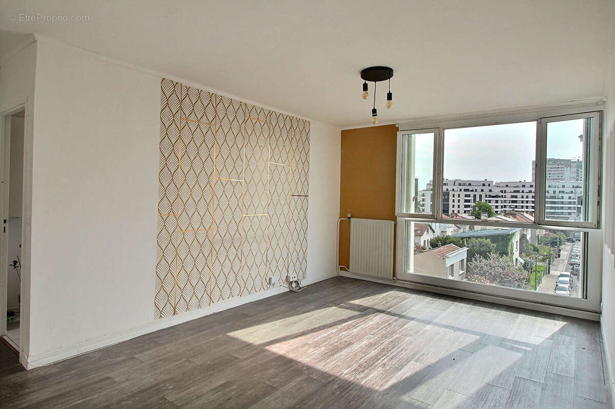 Trois pieces - quartier marceau - dernier etage - photo 2
