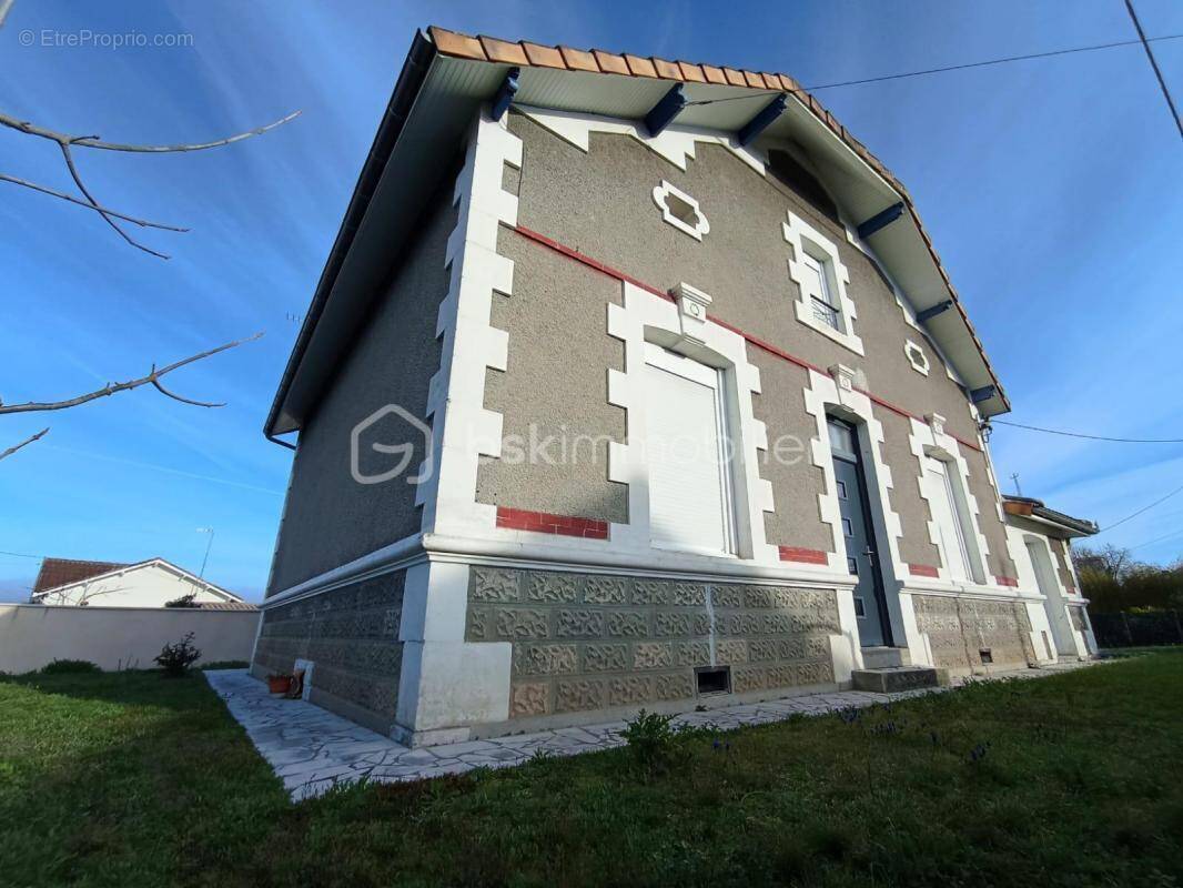 Maison à COUTRAS