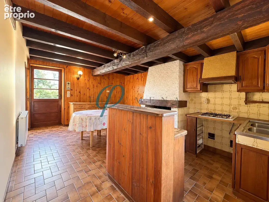 Sucé-sur-Erdre, Maison en pierre de 130 m2 à rénover, 3 chambres, garage et annexes Fort potentiel - photo 5