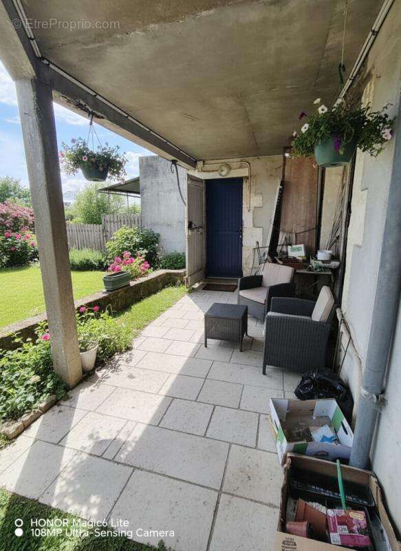 AZE maison ancienne très bien entretenue avec puits et garage - photo 8