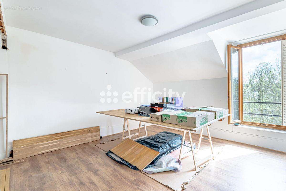 Maison à THORIGNY-SUR-MARNE