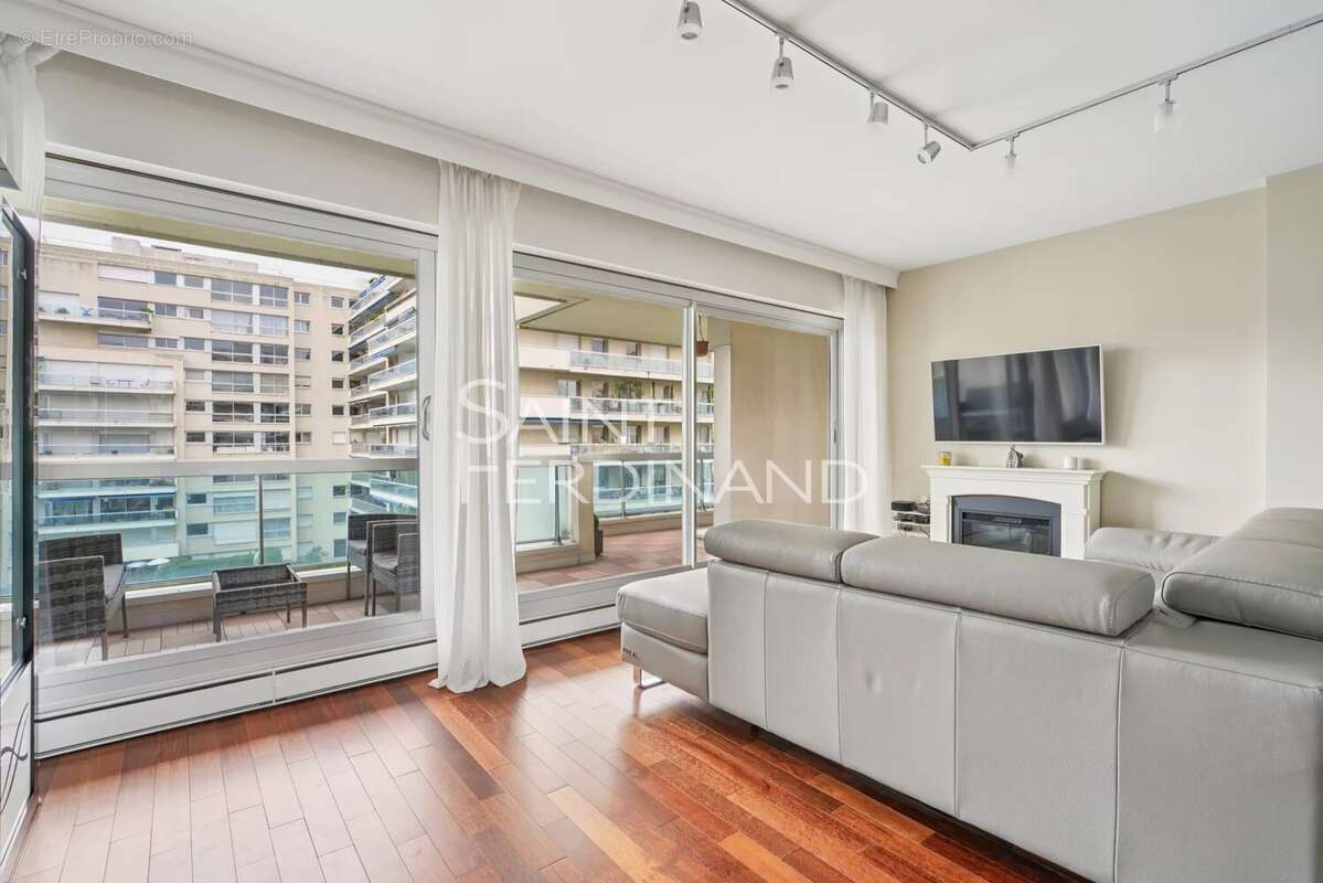 Appartement à NEUILLY-SUR-SEINE