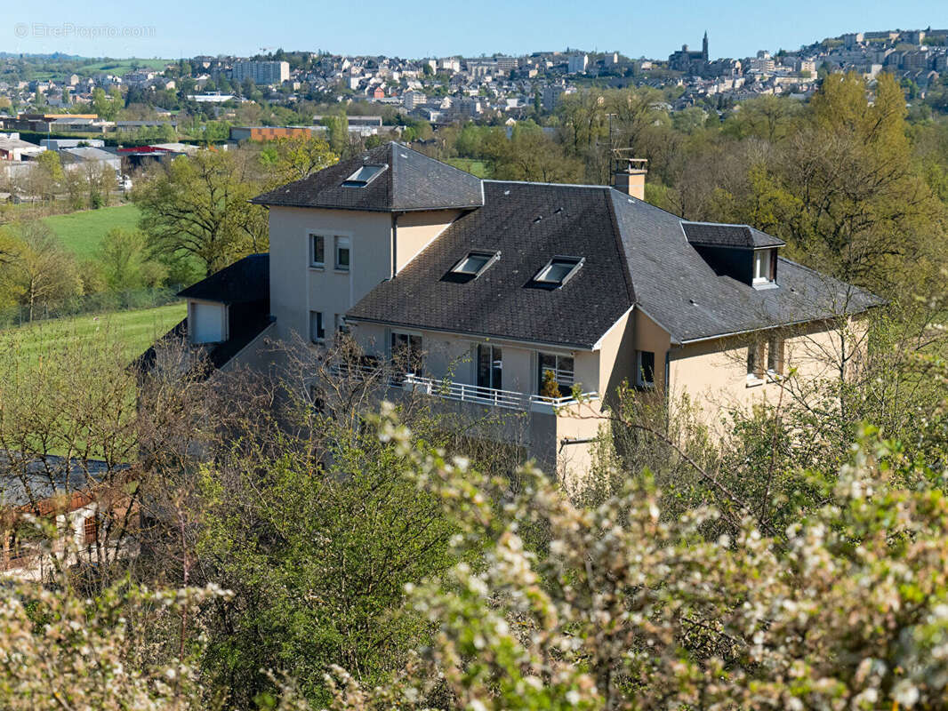 Appartement à ONET-LE-CHATEAU