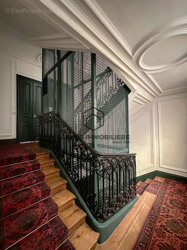 Appartement à PARIS-8E