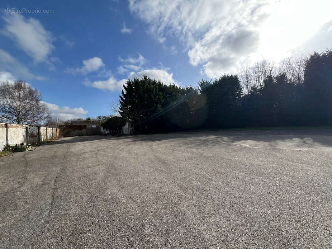 Commerce à FRESSENNEVILLE