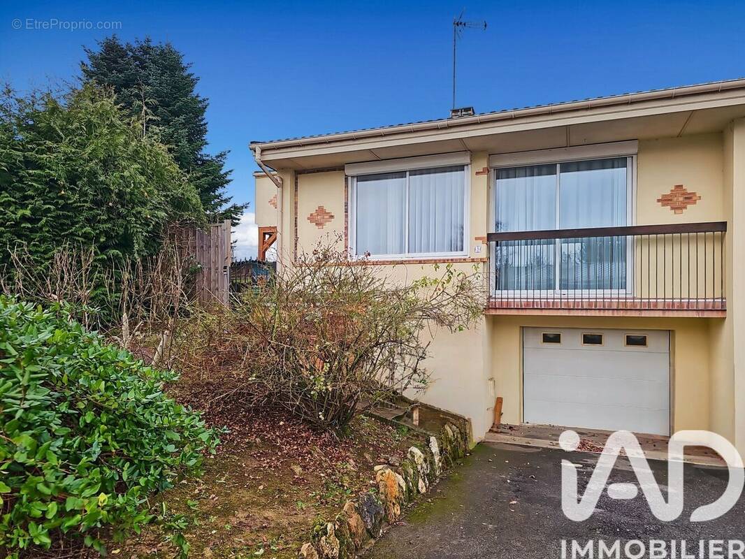 Photo 1 - Maison à BRIE-COMTE-ROBERT