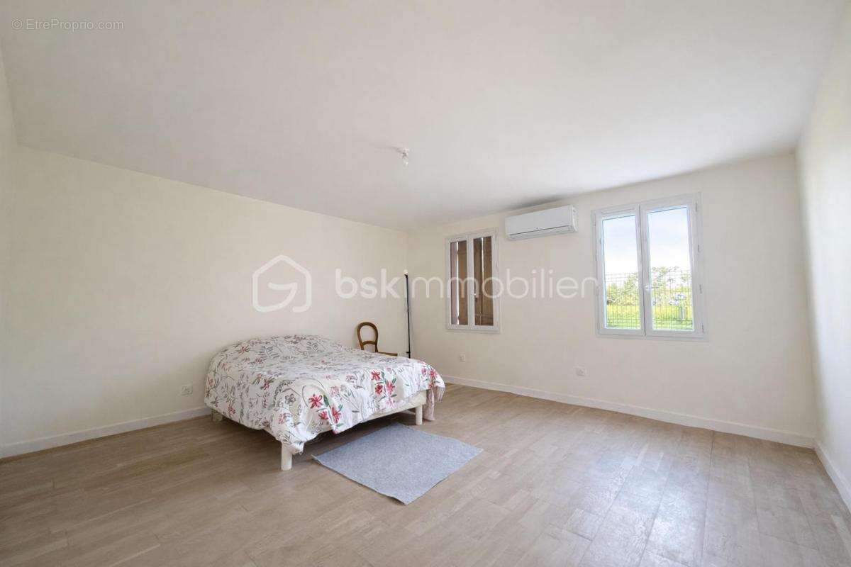 Maison à LA ROCHE-CHALAIS