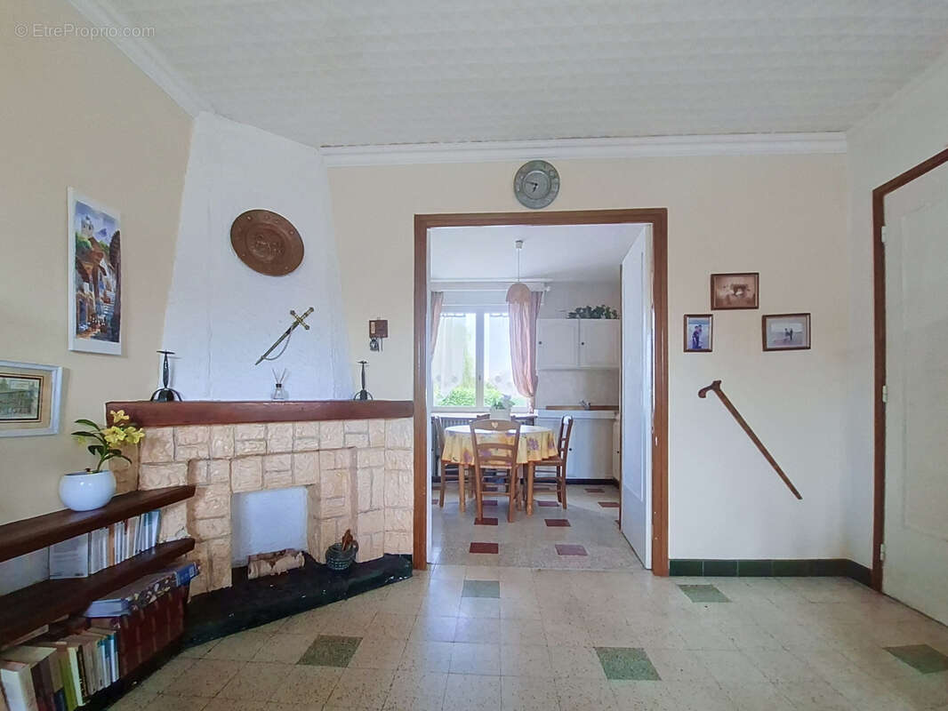 Maison à QUIEVRECHAIN