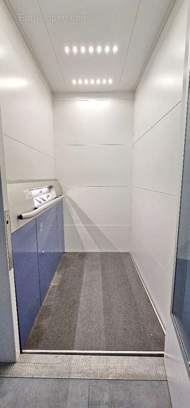 Bâtiment commercial d'exception  Deux niveaux  Prestations haut de gamme - photo 13