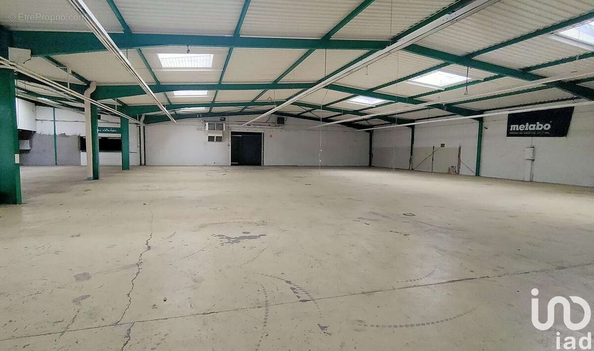 Photo 2 - Commerce à AUSSILLON