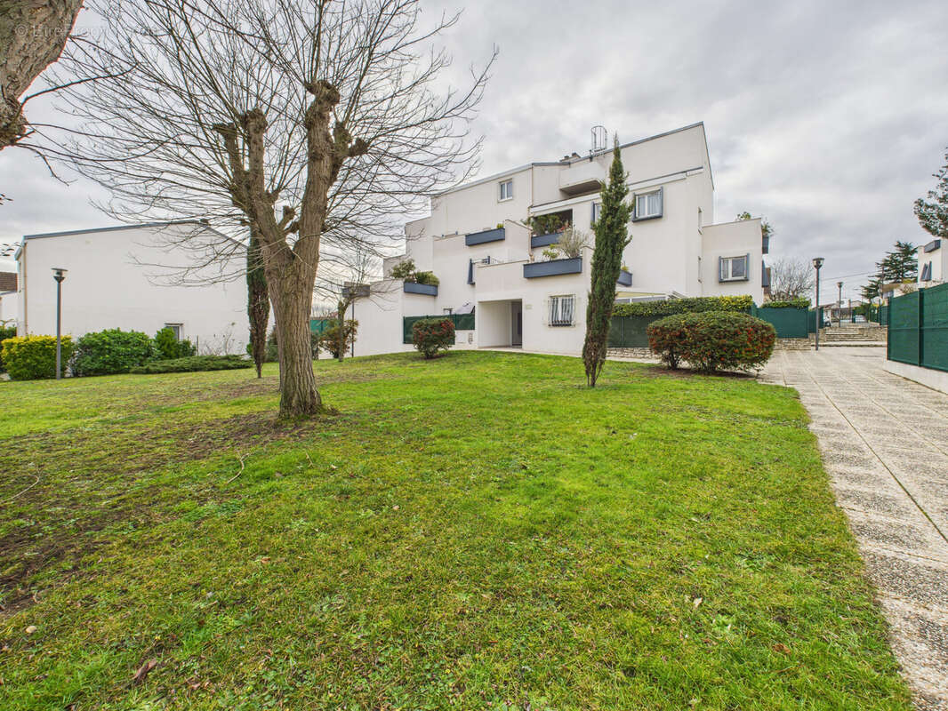 Appartement à SARTROUVILLE