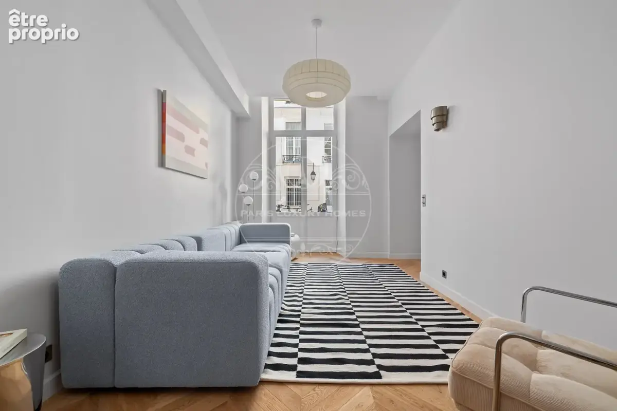 Superbe loft avec verrière à Paris 1er ! - photo 2
