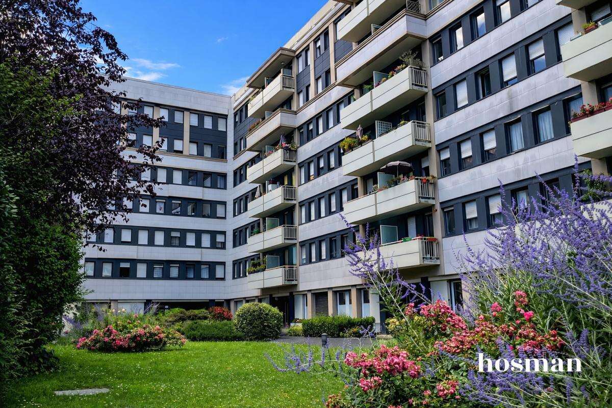 Appartement à COURBEVOIE