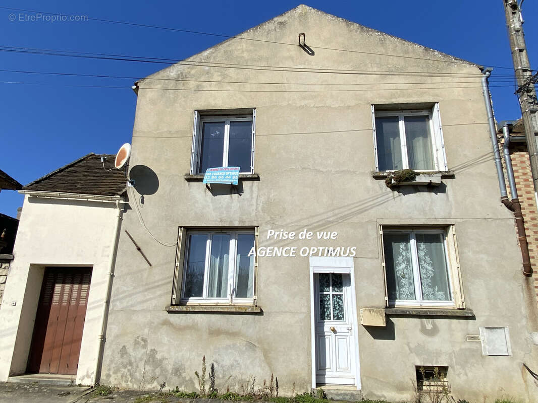 A vendre : Maison de ville à rénover avec dépendances, VILLENEUVE LA GUYARD - photo 14