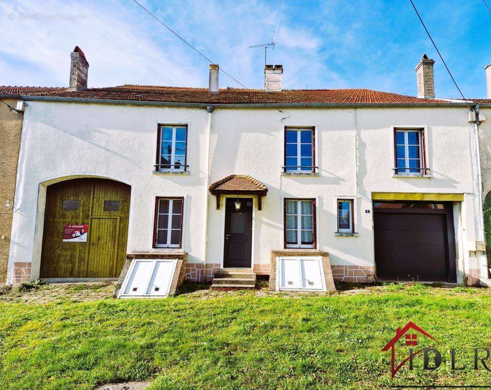 Maison à TERRE-NATALE
