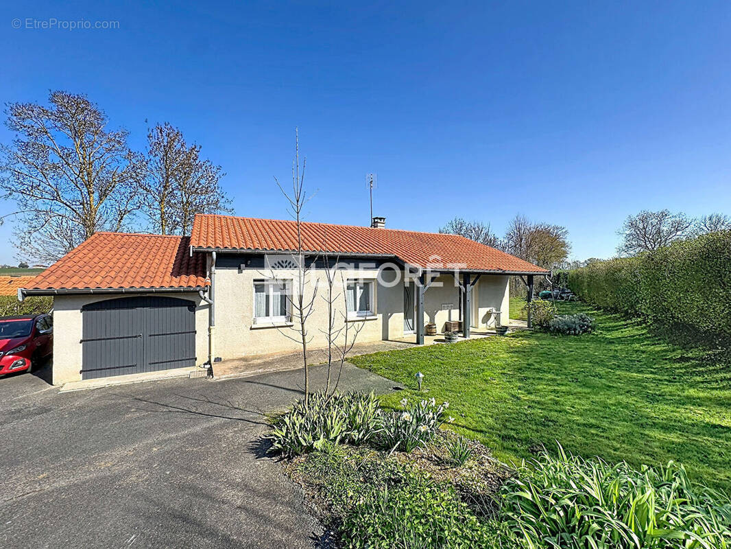 Maison à SAINT-JEAN-DE-THURIGNEUX