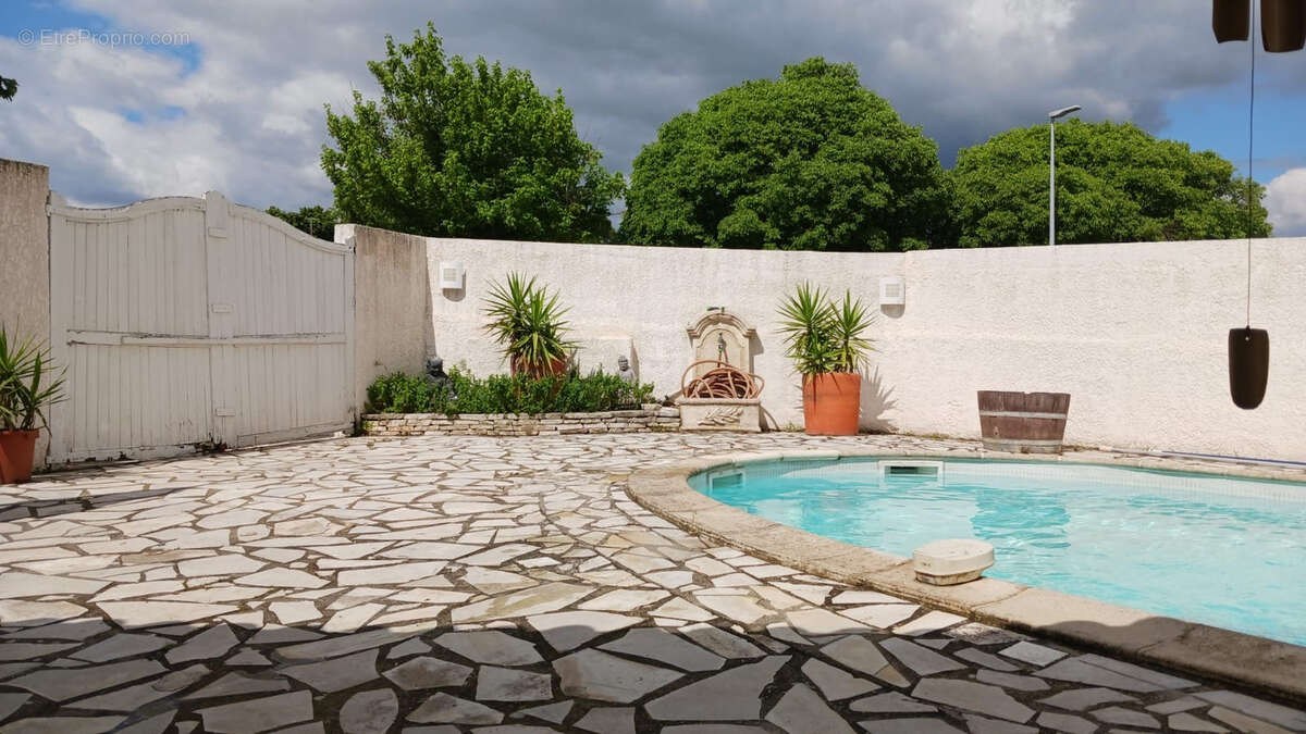 Villa traditionnelle avec piscine beaux volumes - photo 14