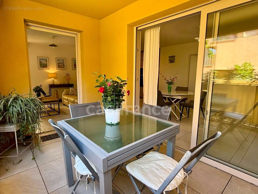 Appartement à vendre 4 pièces HYERES (83) - Plain pied - 2 parkings - 2 terrasses - photo 5