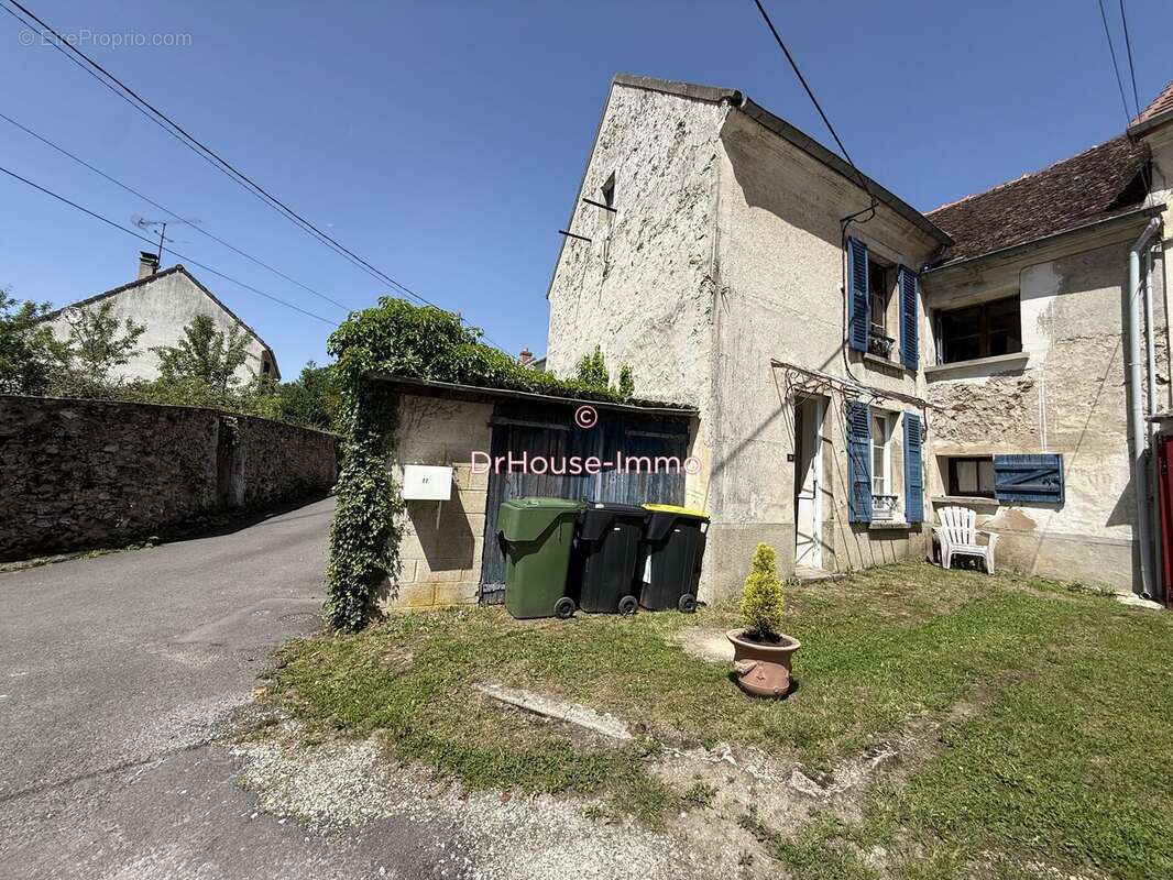 Maison à SAINT-CYR-SUR-MORIN