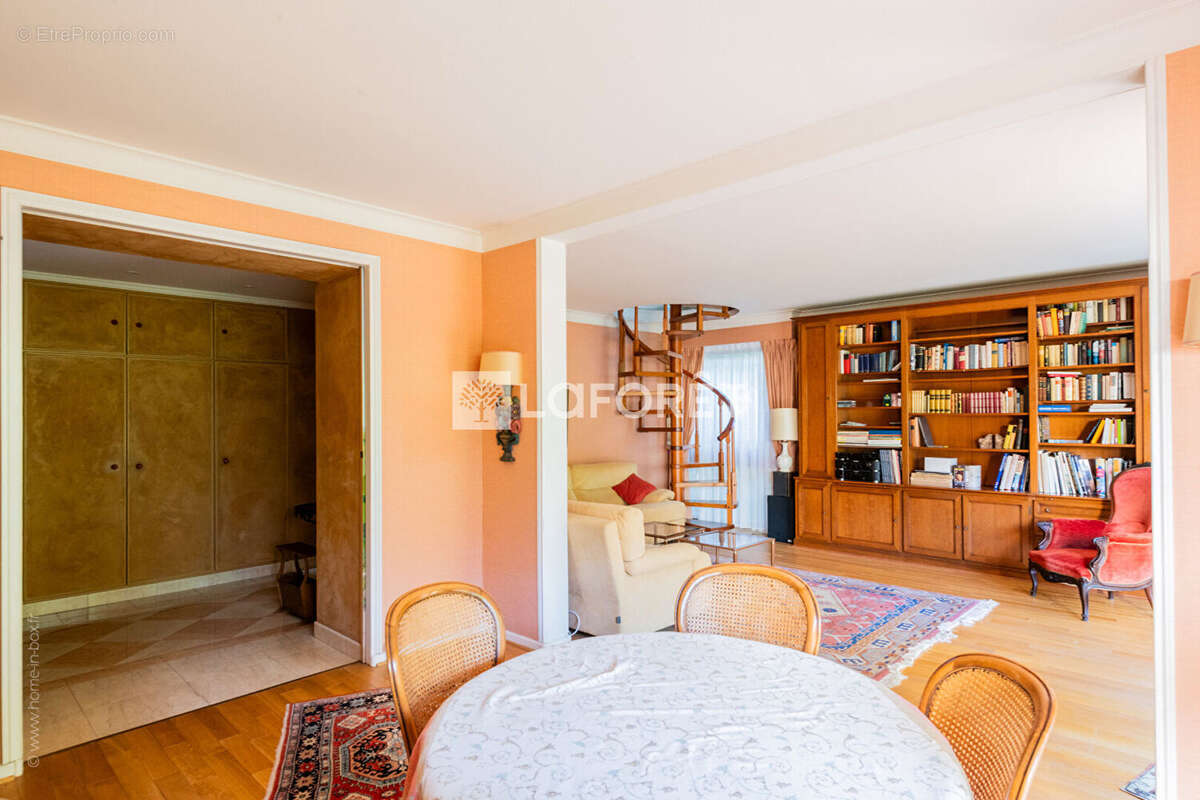 Appartement à LA CELLE-SAINT-CLOUD