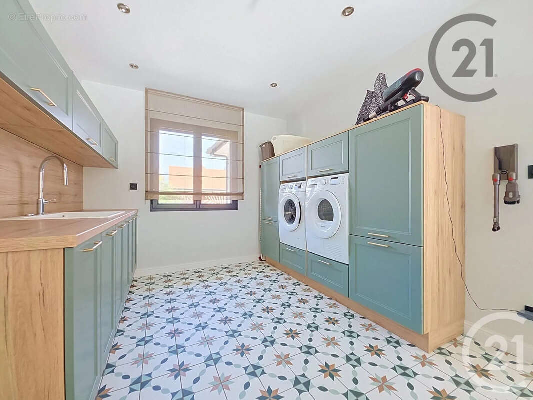 Maison 177 m² à Le Pavillon-Sainte-Julie  - photo 11