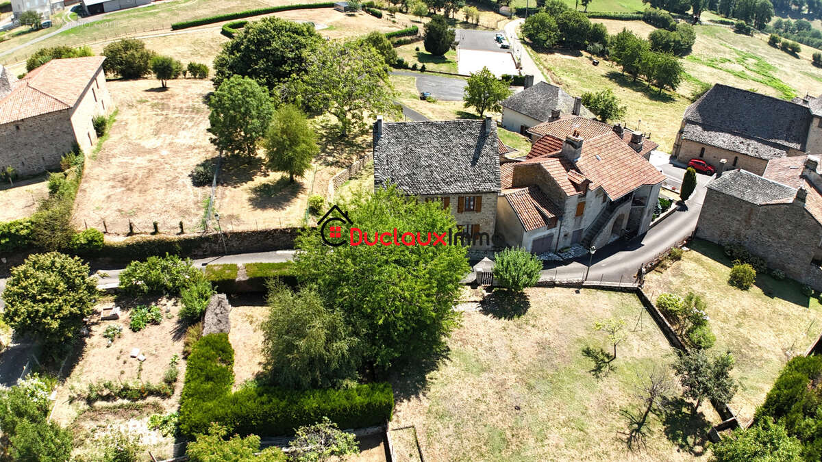 Maison typique en pierre avec une grangette - photo 5