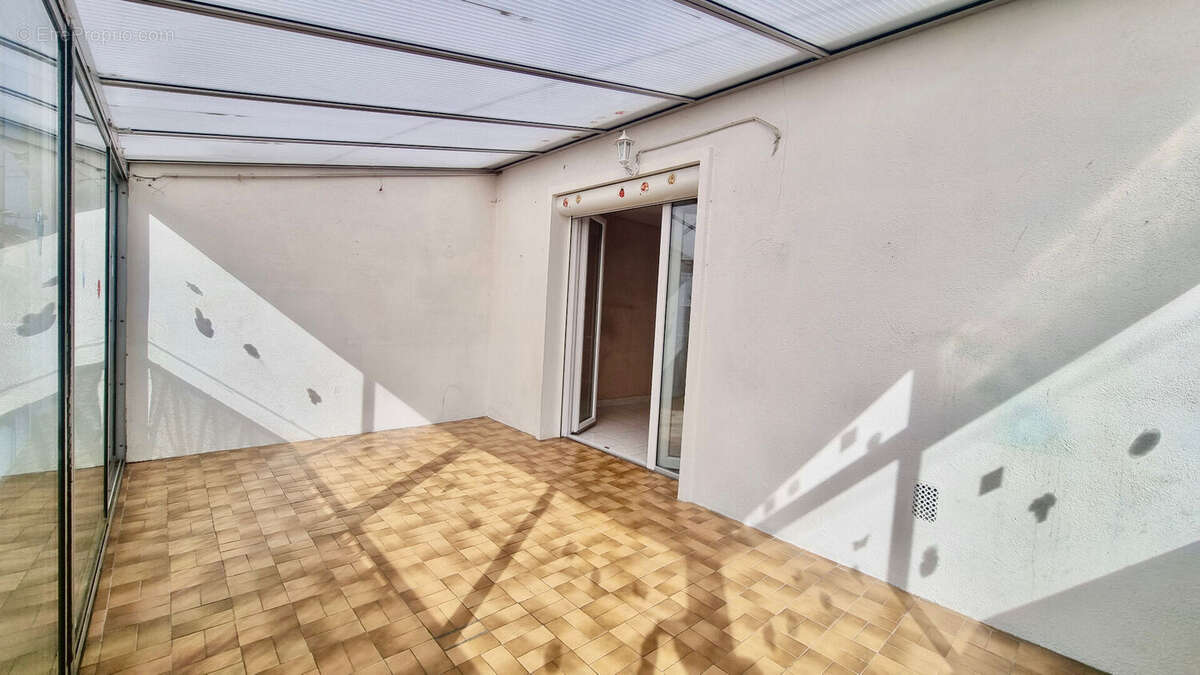 PONT-DU-CHÂTEAU / Centre bourg immeuble de rapport à vendre, belle opportunité ! - photo 5