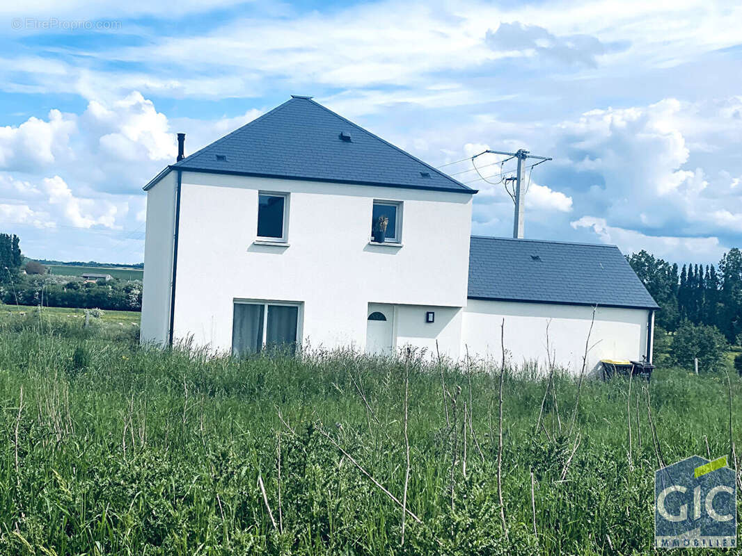 Terrain à ESQUAY-SUR-SEULLES