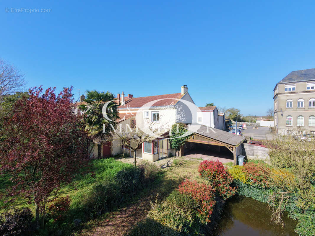 Maison à LEGE