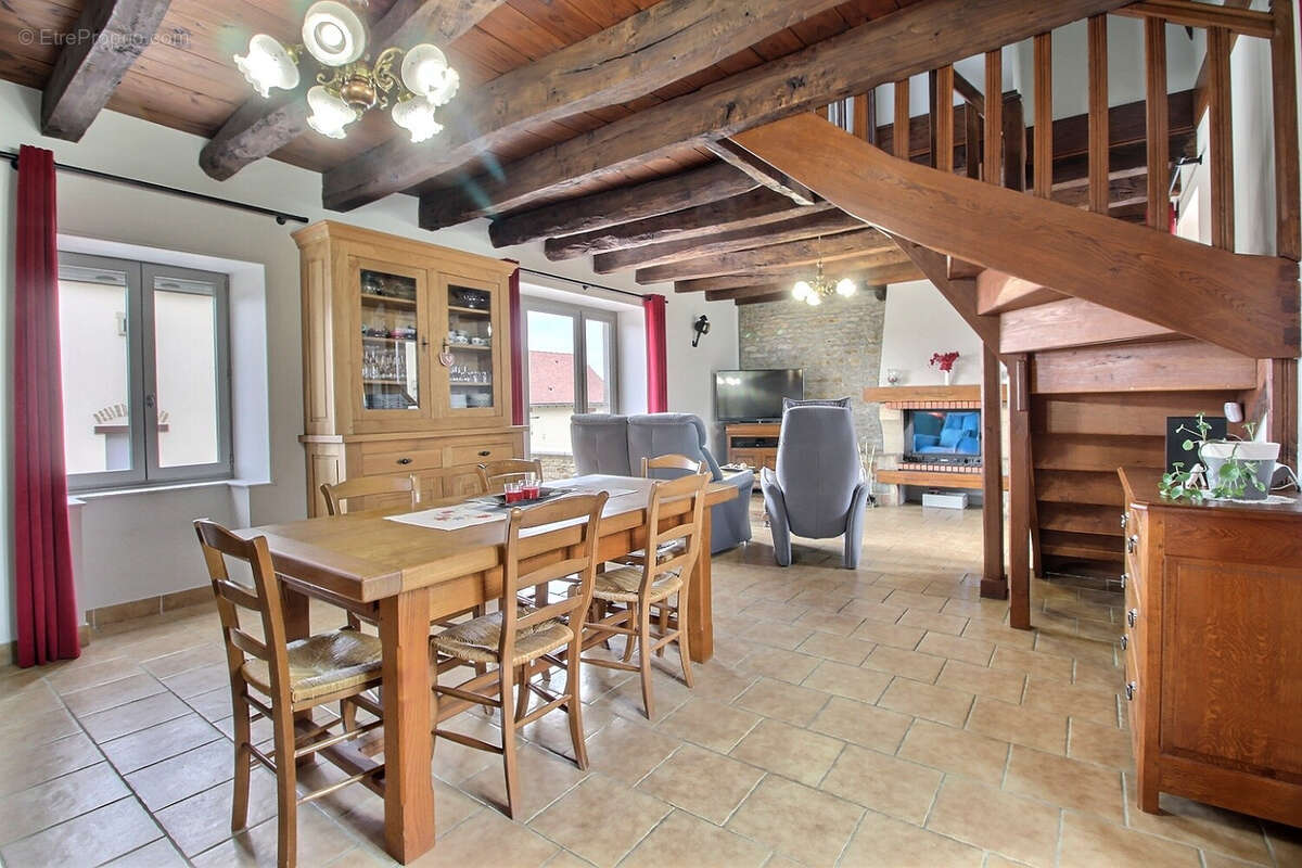 Maison à SAINT-MARCELIN-DE-CRAY