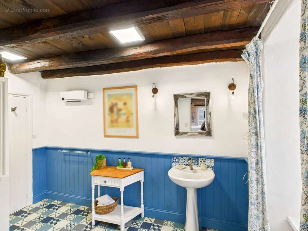 Maison à NANTEUIL-AURIAC-DE-BOURZAC