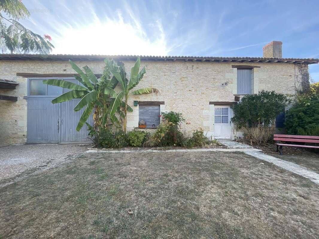 Belle maison en pierre avec dépendances – 167 m² - photo 16