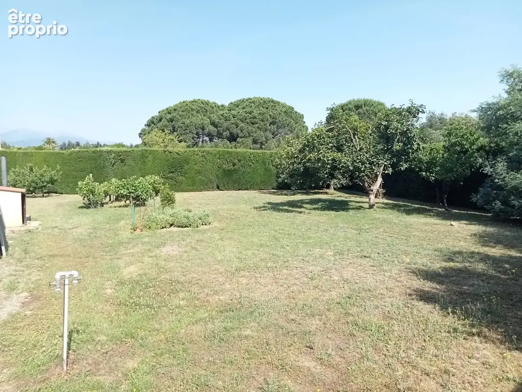 Beau terrain à construire, avec habitation et grande piscine - photo 3