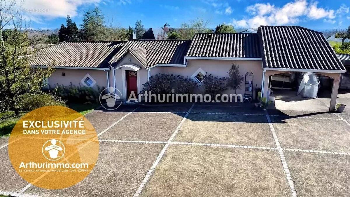 Maison à LA CHAPELLE-GONAGUET