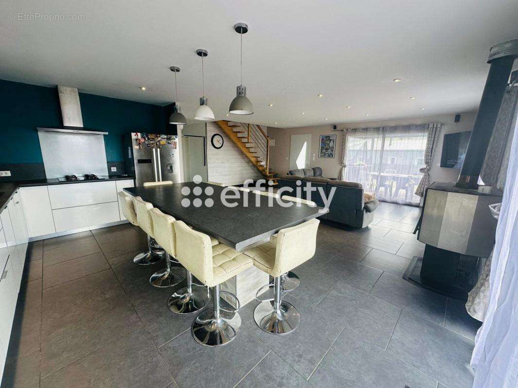 Maison à ALBARET-SAINTE-MARIE