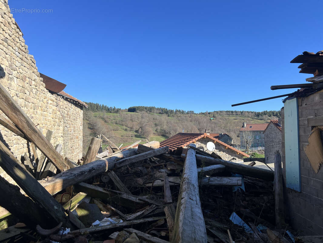 Maison à VAZEILLES-PRES-SAUGUES