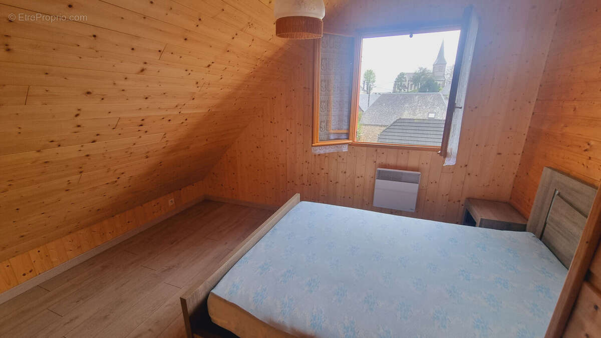 Maison à SAINT-GENES-CHAMPESPE