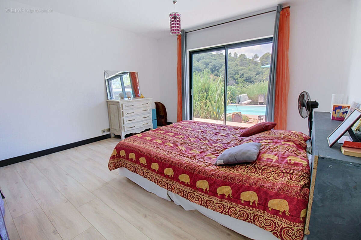 A vendre en exclusivité a vendre à vidauban - villa contemporaine avec vue panoramique, piscine et prestations  de qualité ! - photo 8