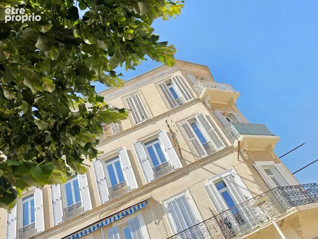 Appartement en dernier étage à vendre dans un immeuble bourgeois du xixe siècle - photo 2