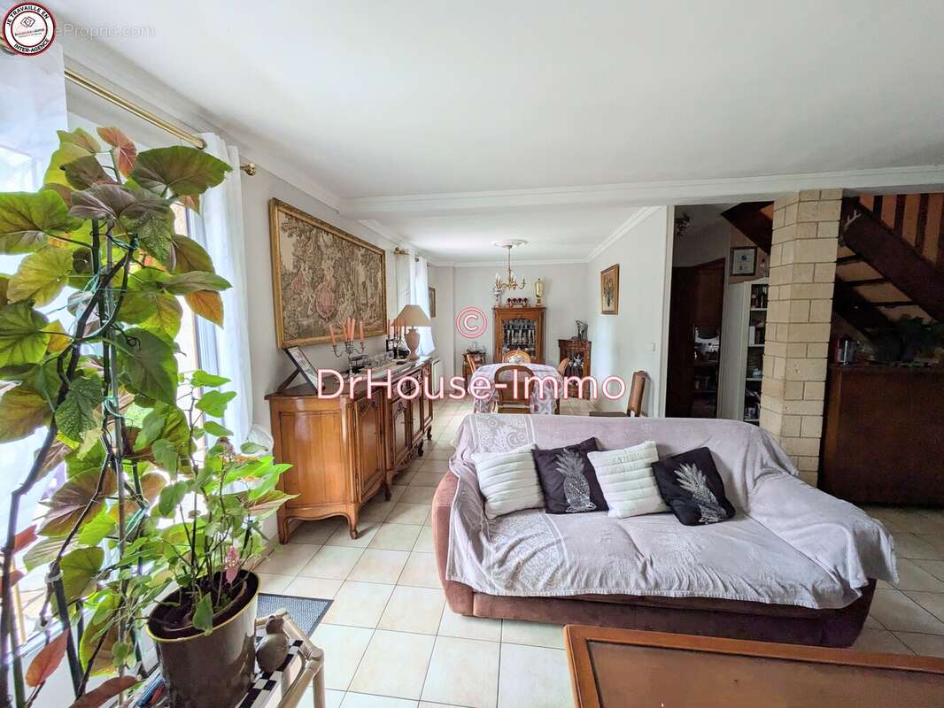 Maison à CHANTELOUP-LES-VIGNES