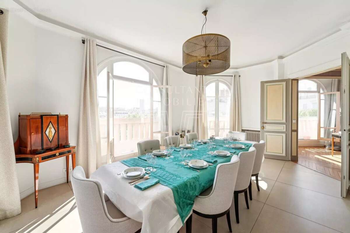 Appartement à NEUILLY-SUR-SEINE