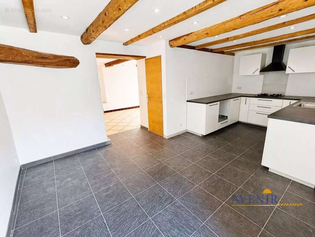 Maison 148 m² à Plan-De-Cuques  - photo 4