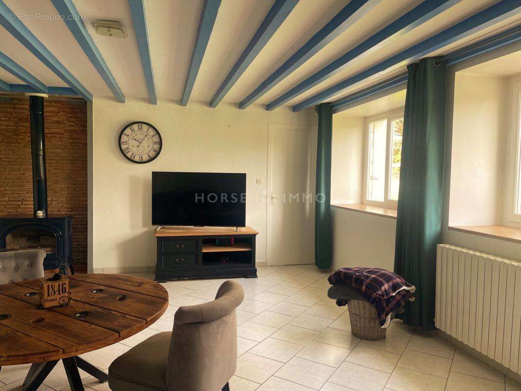 Maison à LA CHAPELLE-SAINT-LAUD