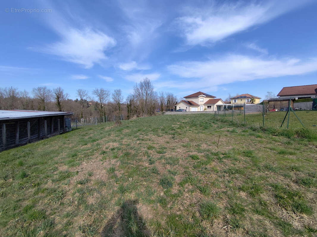 Terrain à SAINT-DIDIER-DE-LA-TOUR
