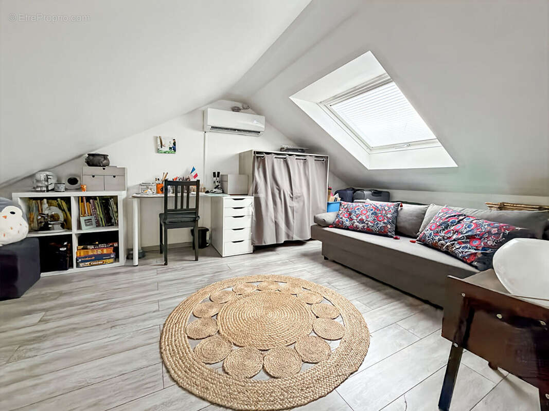 Maison à JOUY-LE-MOUTIER