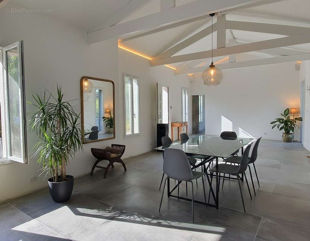 Maison à TOURRETTE-LEVENS