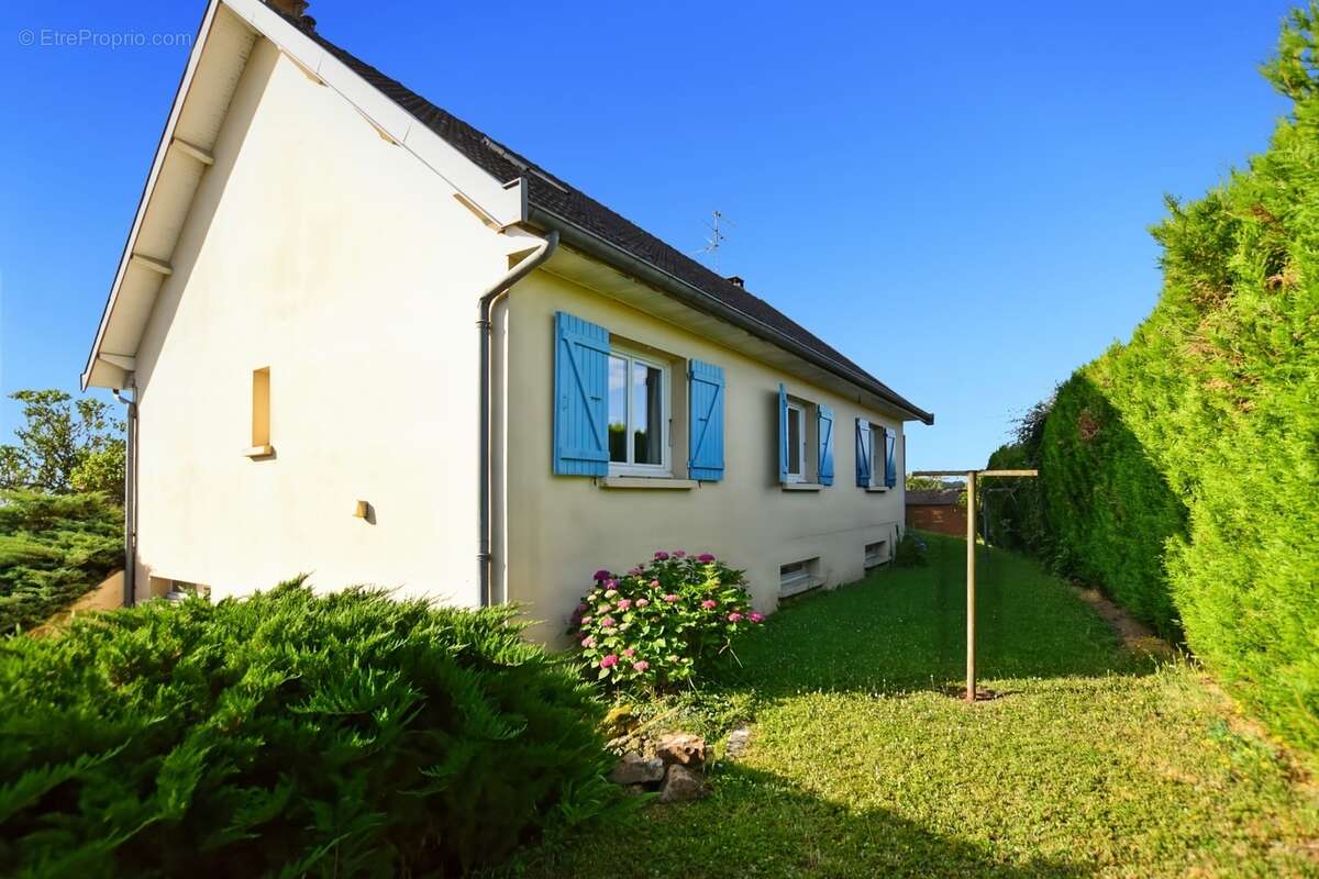 Maison sur sous-sol de 149 m2 avec 1840 m2 de terrain  à FARGES LES CHALON (71) - photo 3