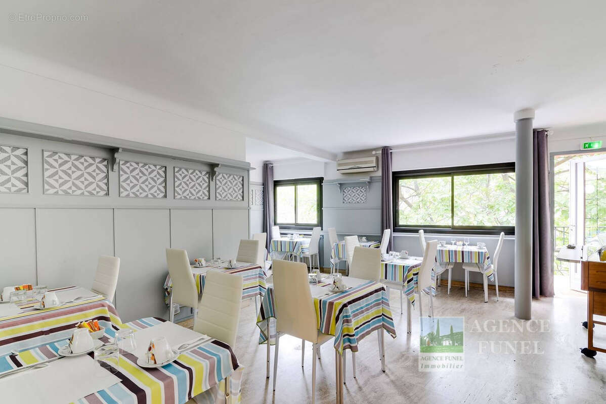 Commerce à SAINT-VALLIER-DE-THIEY