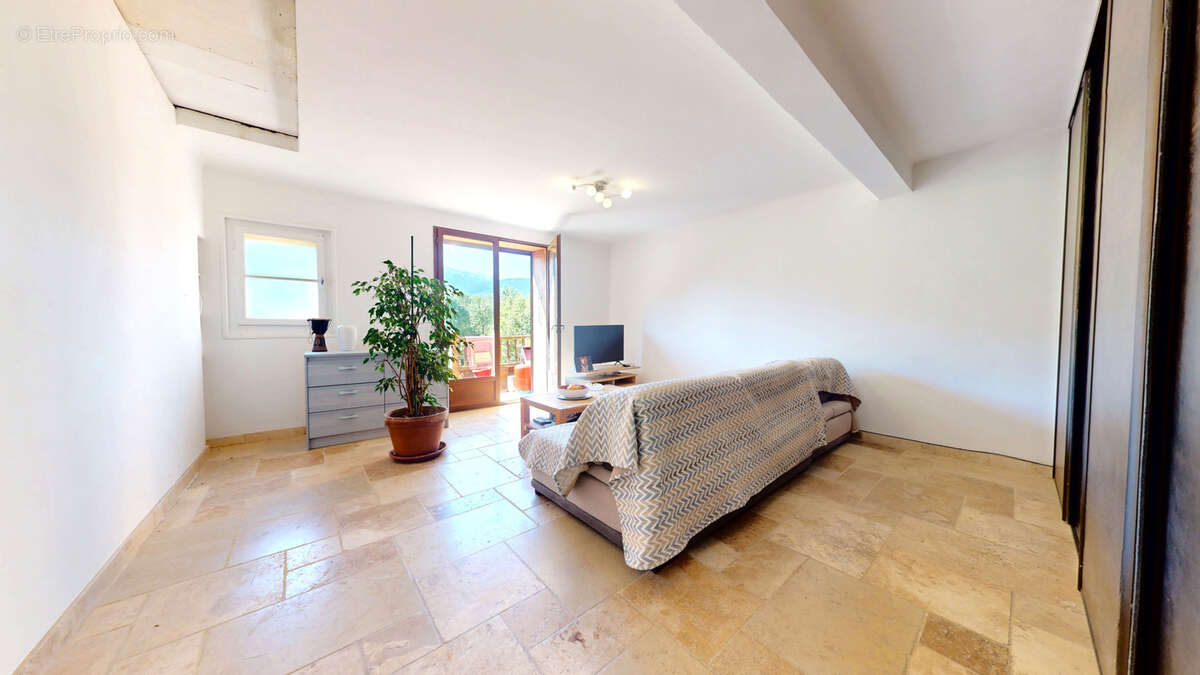 Appartement à CHATILLON-SUR-CLUSES